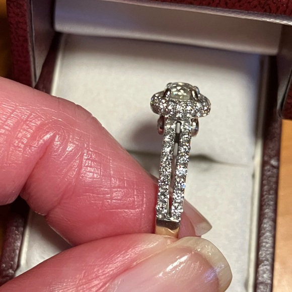 Authentic 14 Kt White Gold Diamond Halo Ring. - Picture 7 of 13